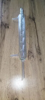 SSSRda ishlab chiqarilgan laboratoriya shisha distillyatorini sotaman. Siniq joylari va yoriqlari yo‘q 1