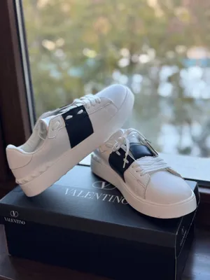 Valentino uslubidagi erkaklar poyabzali sotiladi. 1