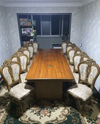 Продаётся стол и стулья