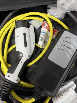 Gibrid avtomobil uchun 220 Vt quvvatlagich 1