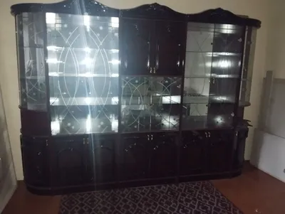 Devorga o‘rnatiladigan mebel yaxshi holatda