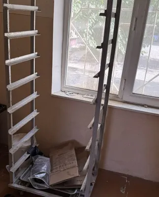Стеллаж для подносов 1