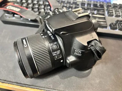 CANON EOS 250d + 18-55 IS STM 1