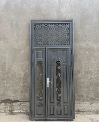Продаётся металлическая дверь — 2,8 м × 1,15 м 1