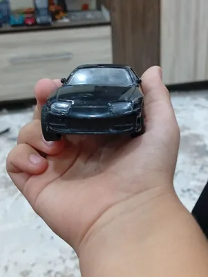 Toyata supra qora