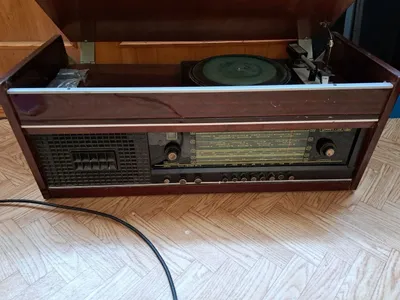 Ishlaydigan holatdagi Ural-114 radiolasi 1