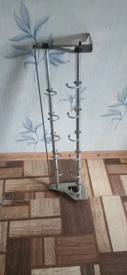 Металлическая вешалка