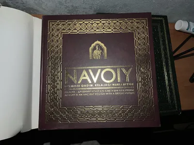 Islom Karimovning faksimile avtografi tushirilgan Navoiy kitobi 1