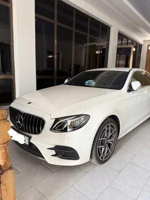 Белый жемчужный Mercedes E200 W213 1