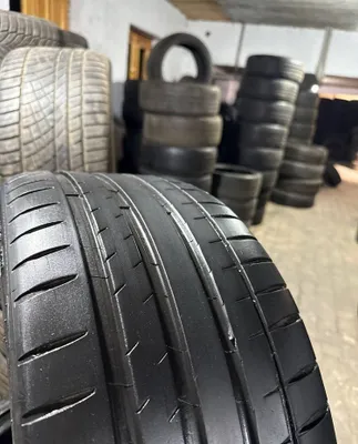 MICHELIN PILOT SPORT 4 235/35/20 4 одинаковые 1