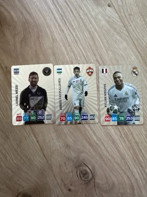 3 ta futbolchi kartochkasi