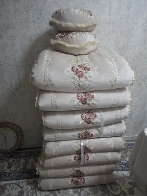 Новые курпачи, 4 штуки по 2,5 метра. Подушки — 2 штуки 1