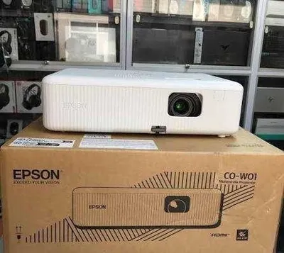 Проектор Epson CO-W01 для учебных центров продаётся
