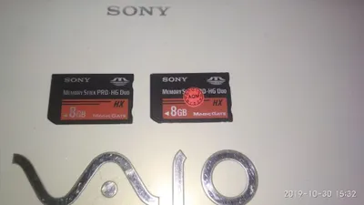 Click. Продам 8gb Original Memory Card для Sony PSP с играми 1