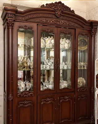 Классический шкаф-витрина для гостиной / Сервант / Мебель в зал 1