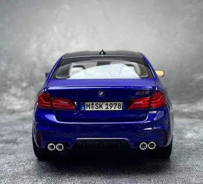 BMW M5 F90 1:18 premium 1