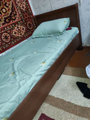 продается кровать с матрасом 1
