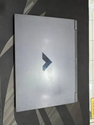 HP Victus . . . . . . . 1
