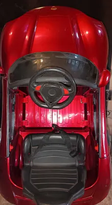 Boshqaruv pultli bolalar elektromobili