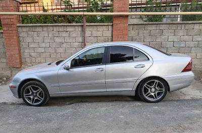 Mercedes W203 sotiladi 1
