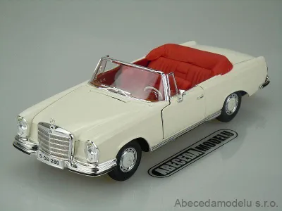 Maisto Mercedes-Benz 280 SE Cabriolet 1967 1