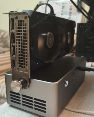 Videokarta uchun dok-stansiya (eGPU) AOOSTAR AG02 1