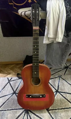 Gitara, ishlatilgan, yaxshi sifatli, tabiiy yog‘och