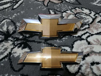 Cobalt uchun emblemalar sotiladi