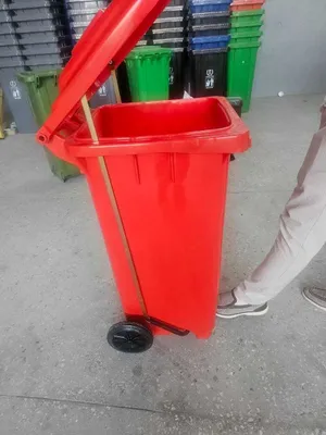 Продаём мусорный контейнер с педалью 1