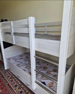 Ikki qavatli bolalar karavoti sotiladi