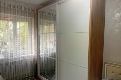 Shkaf-kupe sotiladi. O‘lchami 2 × 2,40 m. Oq rangda, deyarli yangi. 1