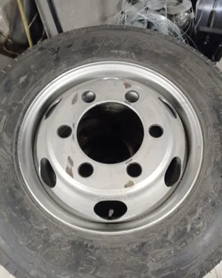 Продаётся новая запасная шина ISUZU 17.5 R с диском 1