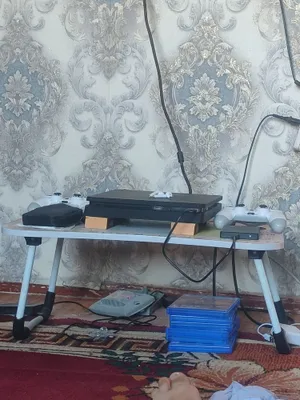 PS4 sotiladi 3ta jěstik 6 ta oreginal disk 1 ta vneshney disk 1