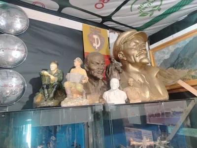 V. I. Lenin va I. V. Stalinning haykali, byustlari 1