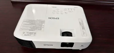 Epson EB-E10 proyektori 1