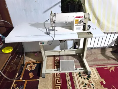 Швейная машина Juita, прямой шов, в хорошем состоянии