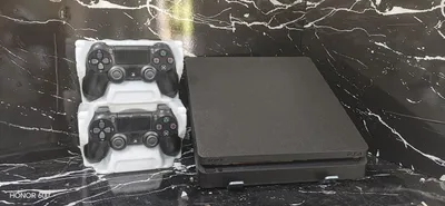 PlayStation 4 Slim 1