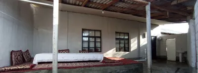 Xovli uy sotiladi chirchiq yumoloda 5 xonali 3 sotiq 1