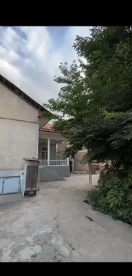 Uy sotiladi yer narxida 1