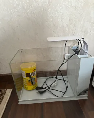 Yaxshi holatdagi akvarium sotiladi