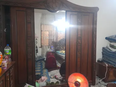 Продаётся спальный мебельный комплект за 700 долларов. Торг уместен. 1