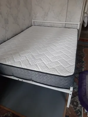 кровать с матрасом ортопедическим140 на 200м. 1