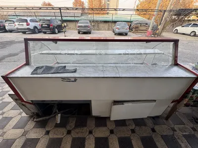 Vitrina sotiladi holati yaxshi 1