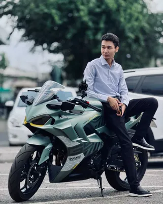 Ducati мотоцикл 400 cc 1