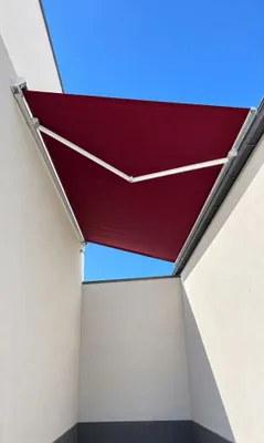 Sifatli Yevropa materiallaridan tayyorlangan markiza.