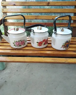 Продаётся чайники эмалированные 2.5л б/у