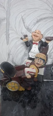 Продаются сувениры