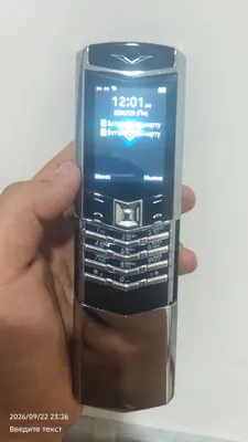 Старые телефоны Vertu, iPhone 5s, iPhone 4s 1