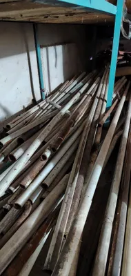 Diametri 20 mm bo‘lgan ishlatilgan quvurlar sotiladi