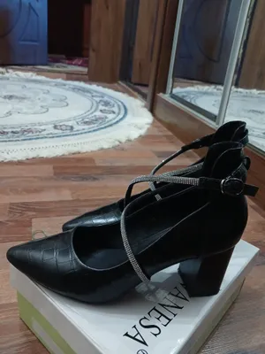 Красивые и изящные туфли на чёрном каблуке 1